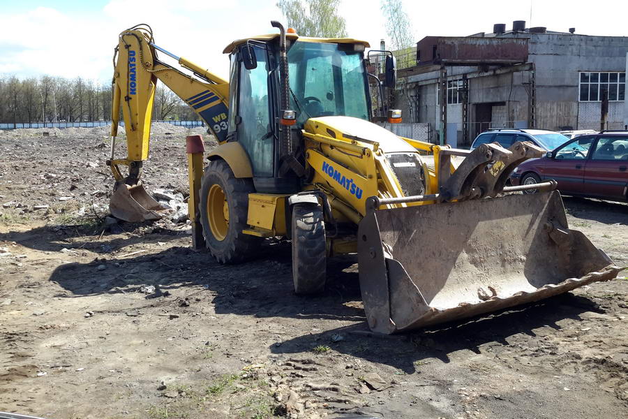 Услуги экскаватора-погрузчика Komatsu WB93R в Витебске